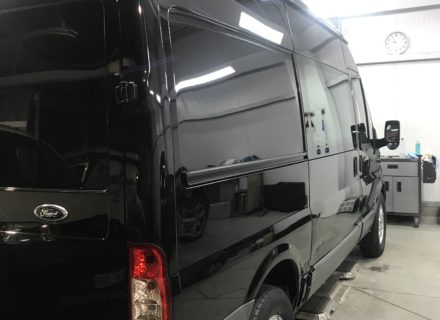 Polijsten Ford Transit