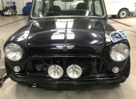 polijsten voor en na Mini oldtimer