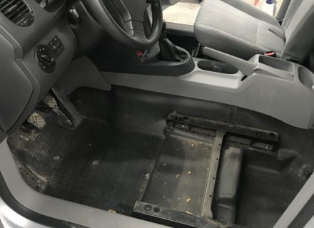Interieur reiniging met demontage zetel VW Caddy